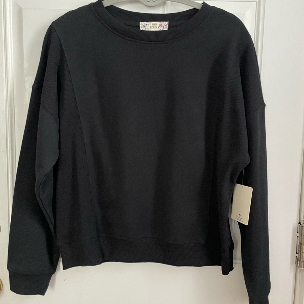Pink Republic Women's Black Crew Neck Sweatshirt Size Medium NWT